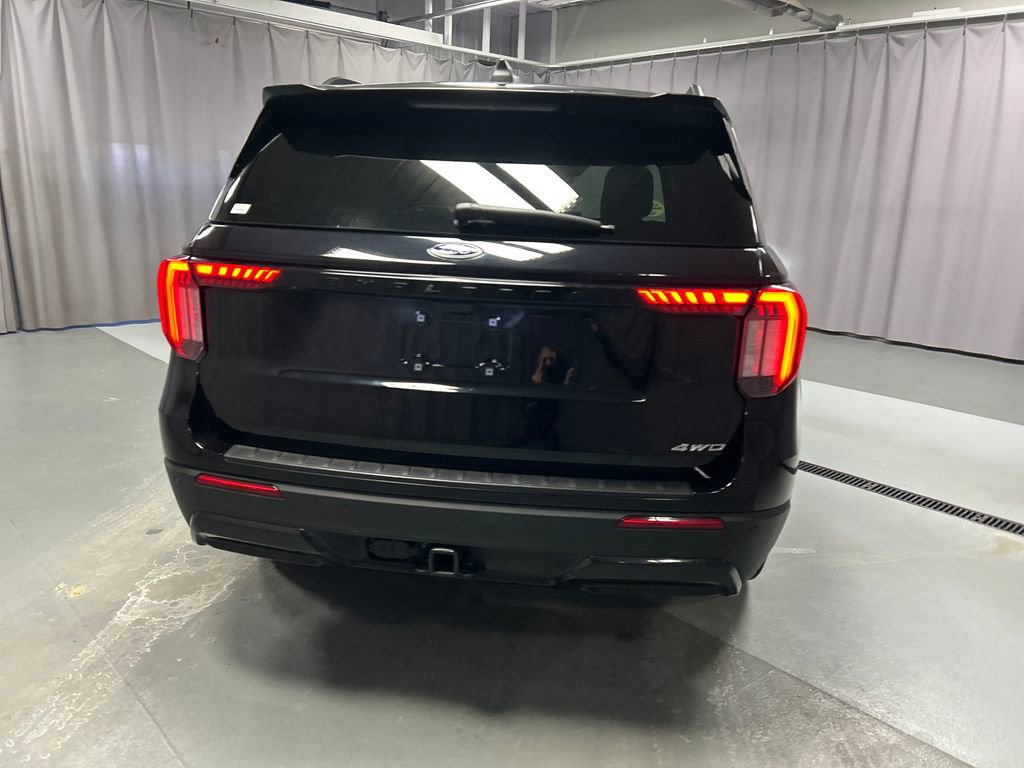 Used 2025 Ford Explorer ST-Line w/ ST-Line Street Pack AWD/4WD image 6