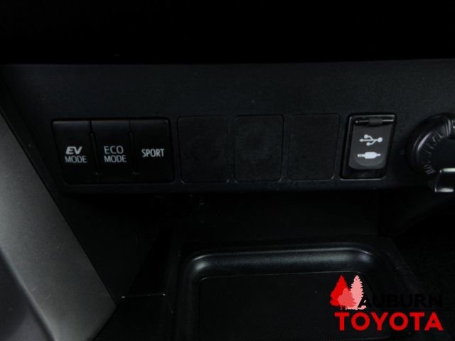 Used 2018 Toyota RAV4 LE image 19