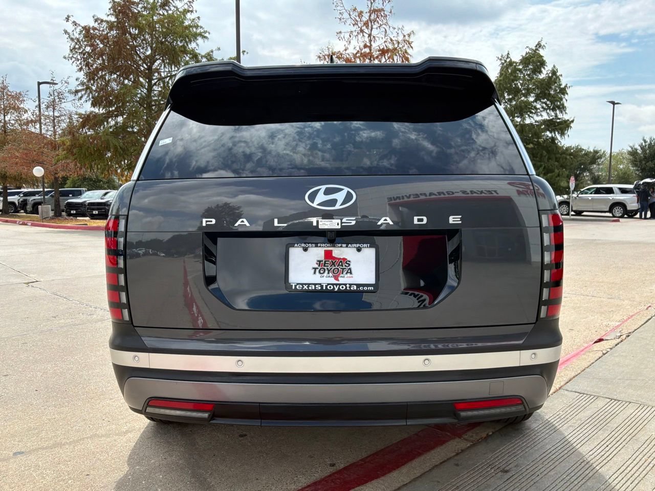 Used 2026 Hyundai Palisade SEL FWD image 7