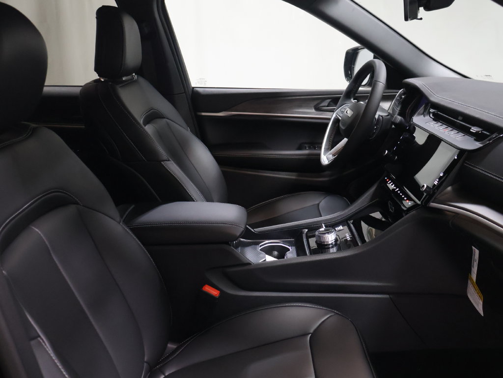 New 2027 Jeep Grand Cherokee Limited AWD/4WD image 17