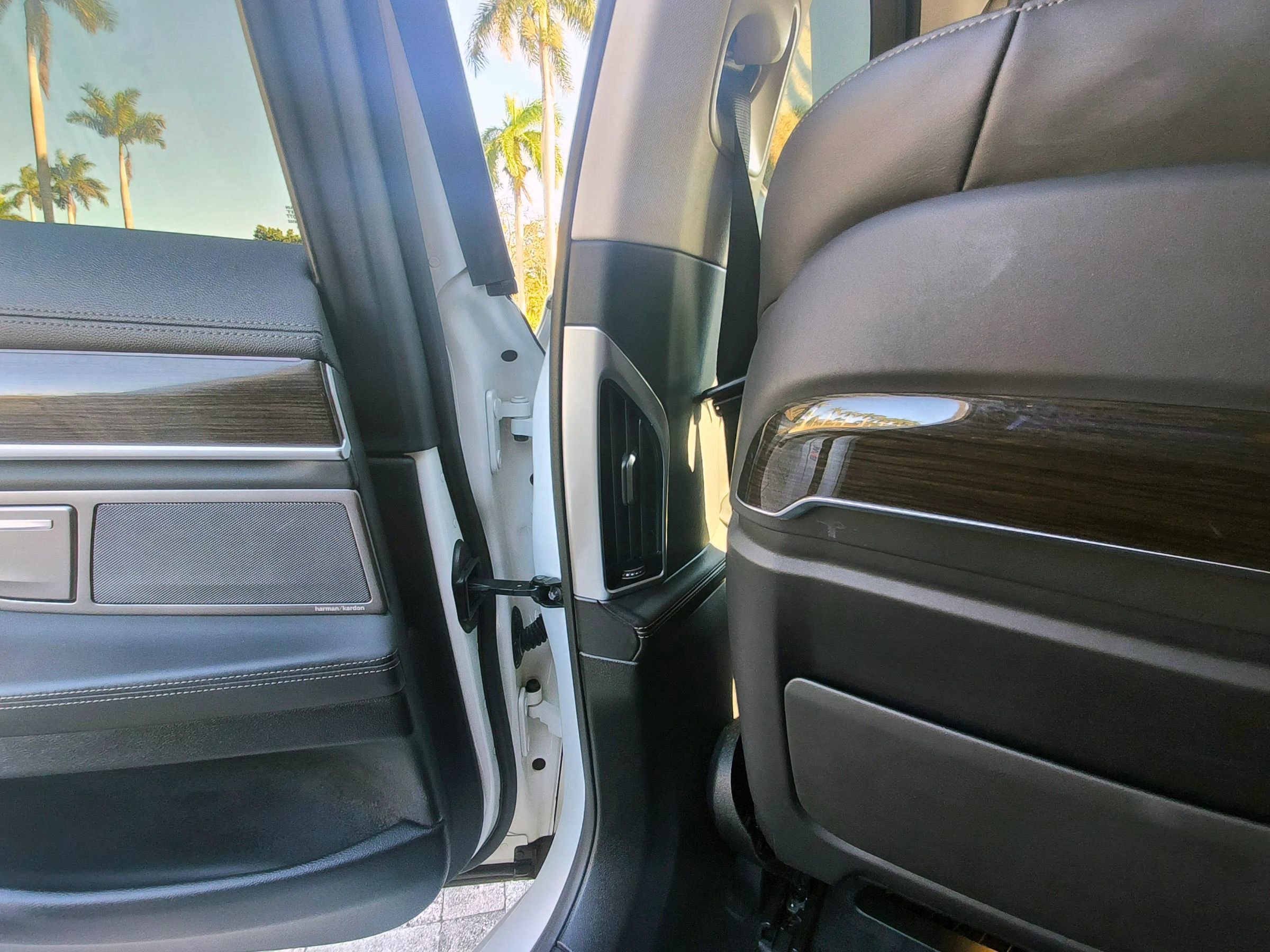 Used 2018 BMW 750i xDrive image 26