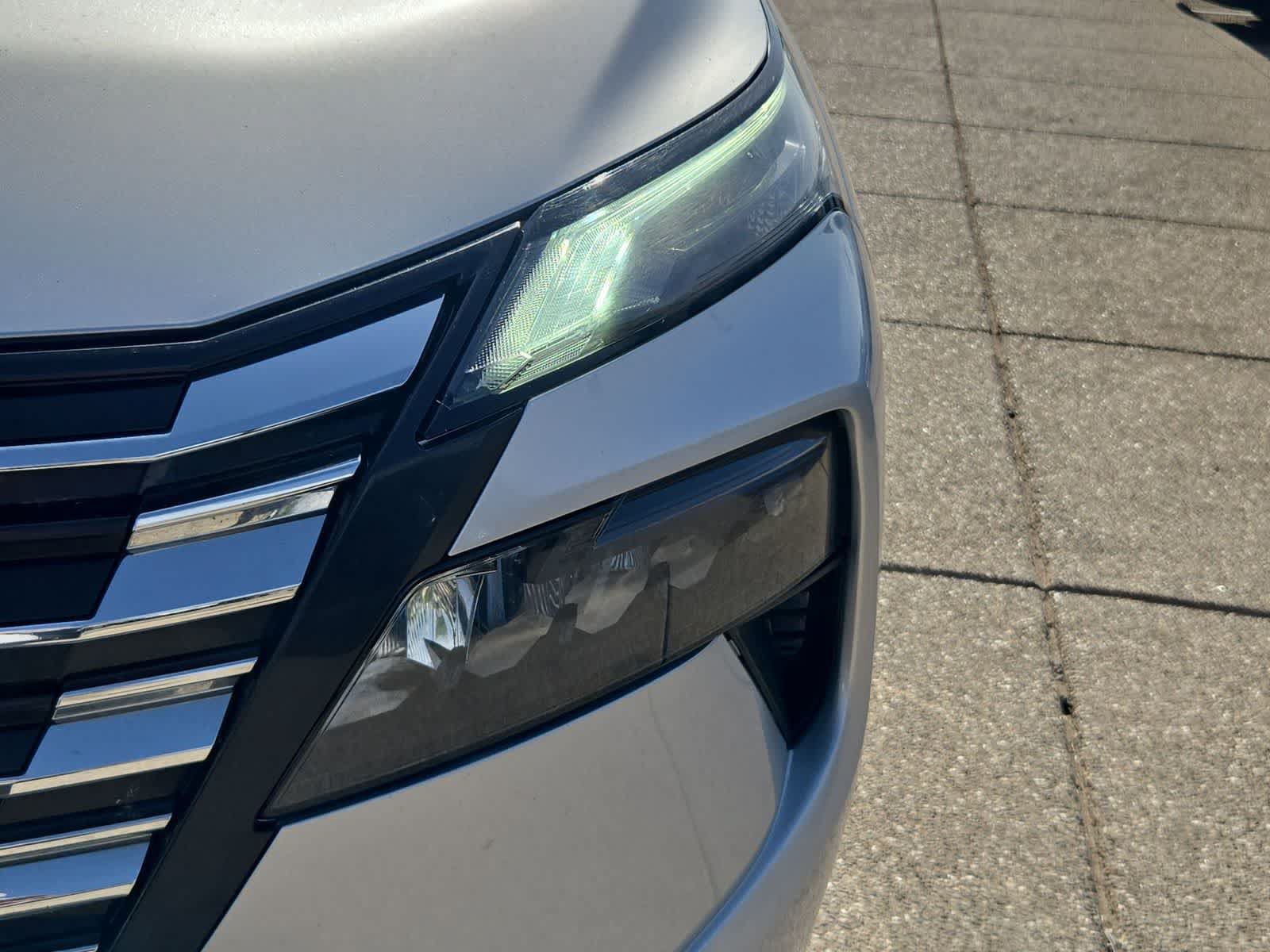 Used 2025 Nissan Rogue SV AWD/4WD image 11