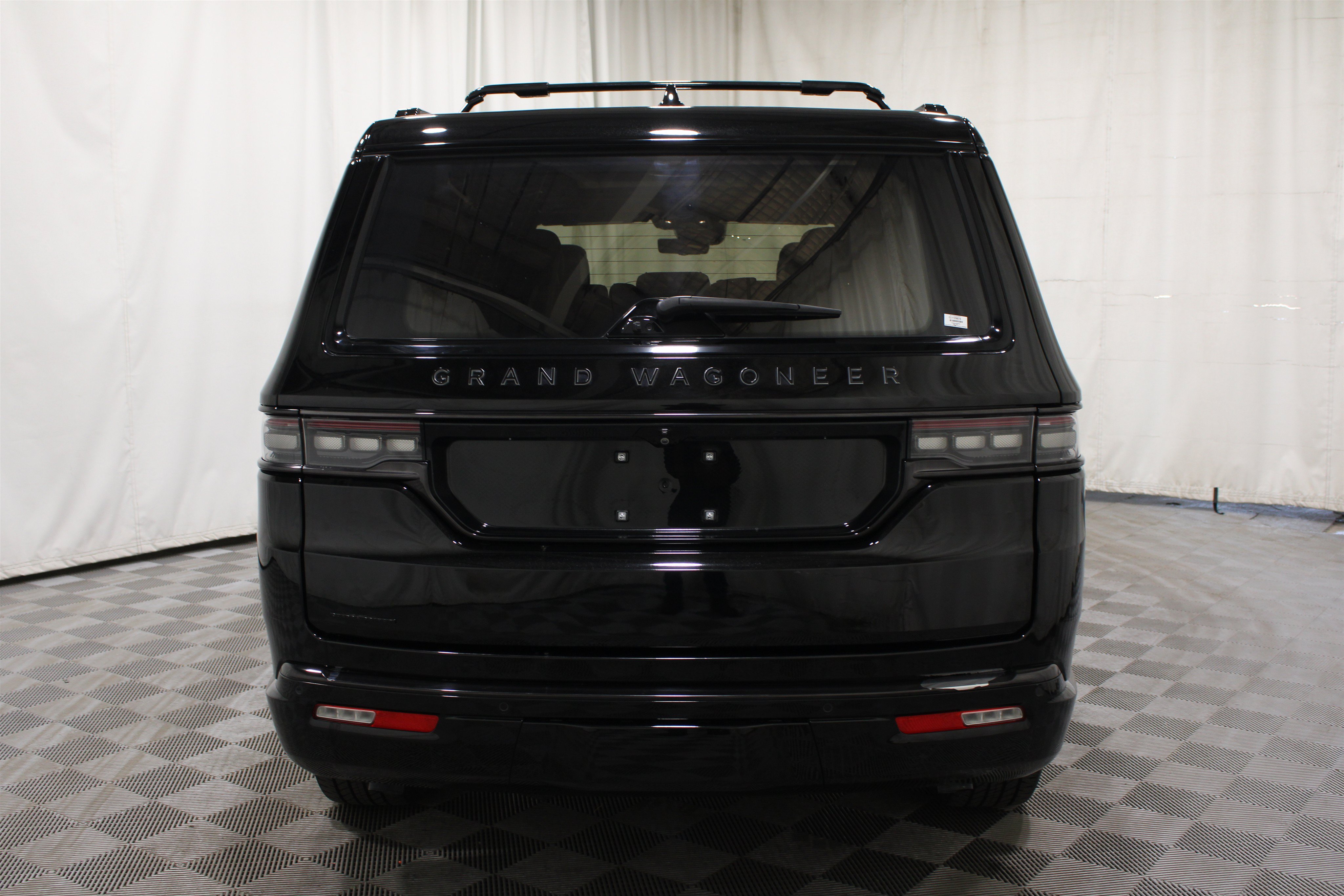 Used 2023 Jeep Grand Wagoneer Series III AWD/4WD image 39