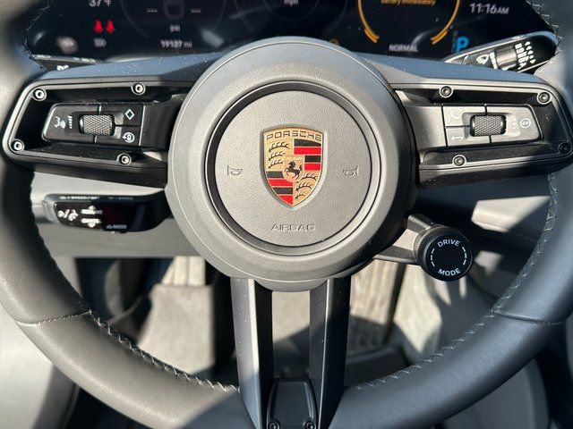 Used 2020 Porsche Taycan 4S image 28