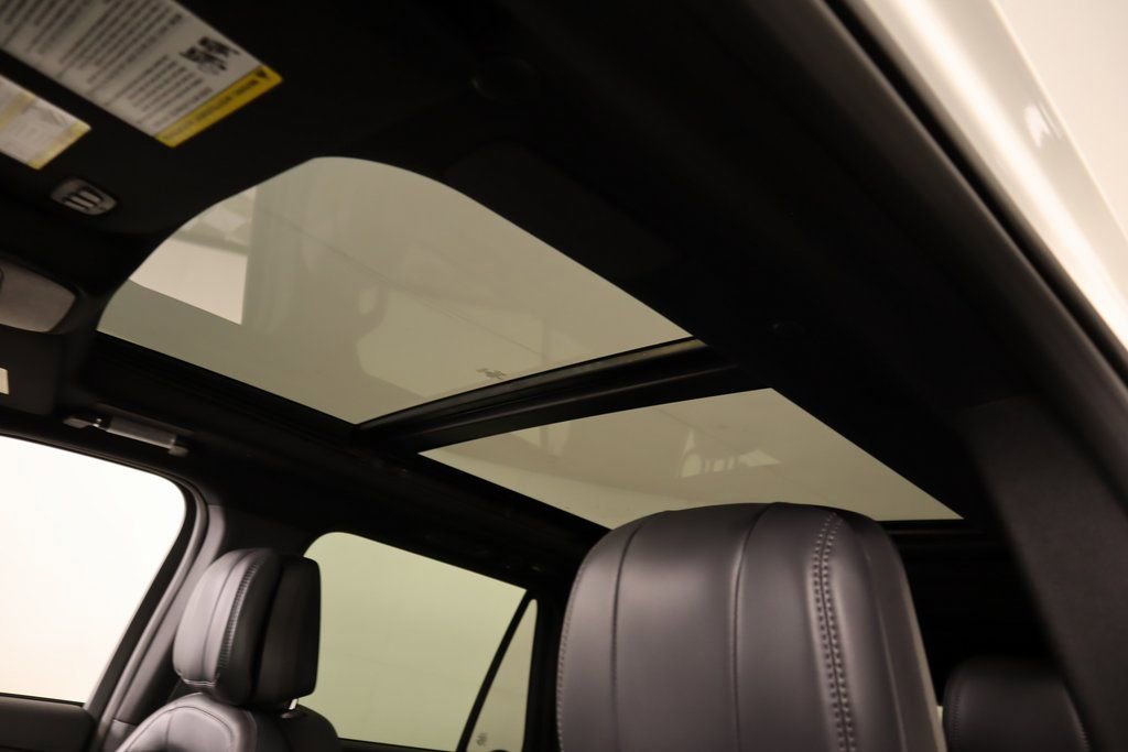 New 2025 Lincoln Navigator Reserve w/ Jet Appearance Package image 16
