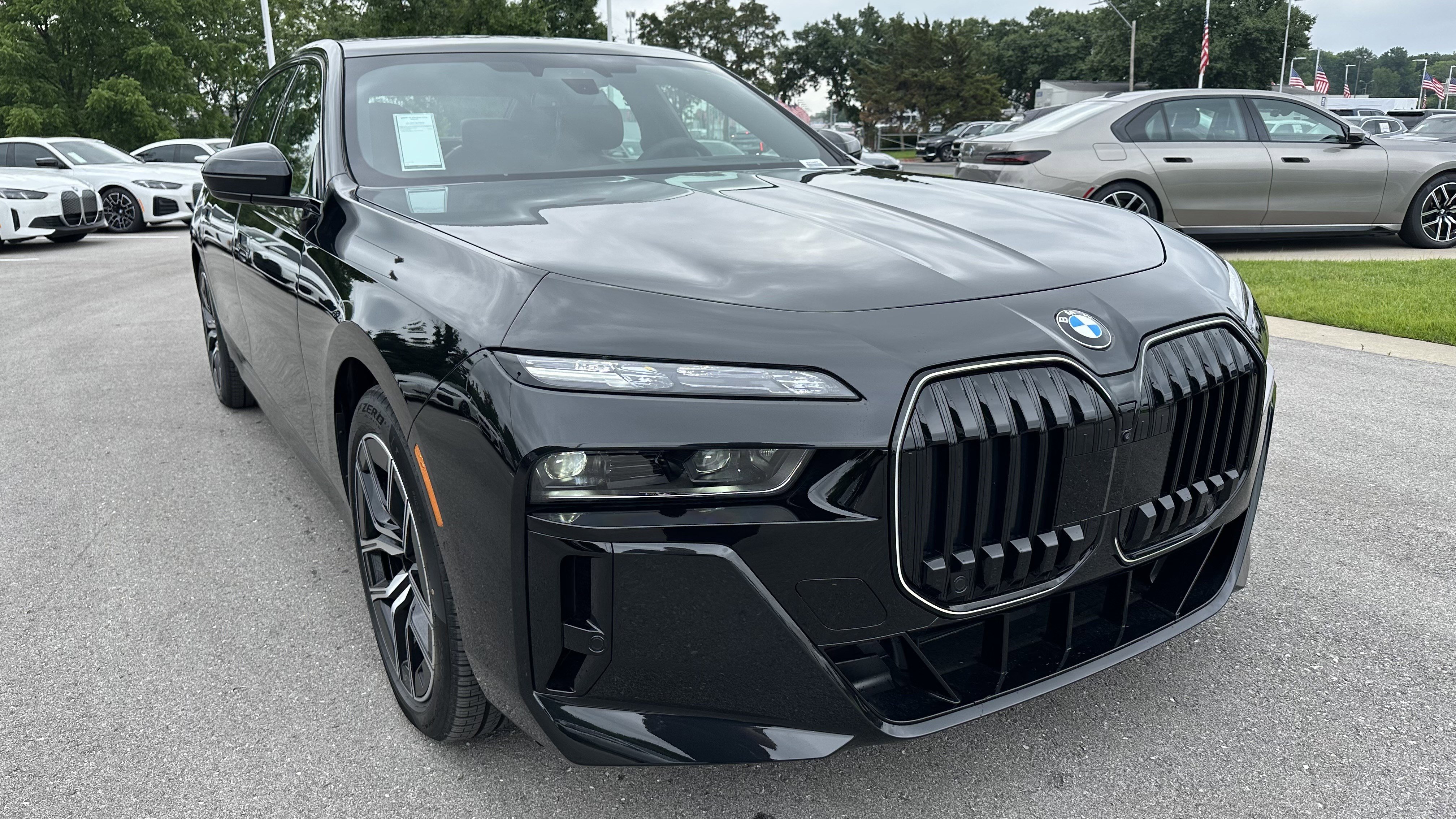 New 2025 BMW 760i xDrive w/ Executive Package image 2