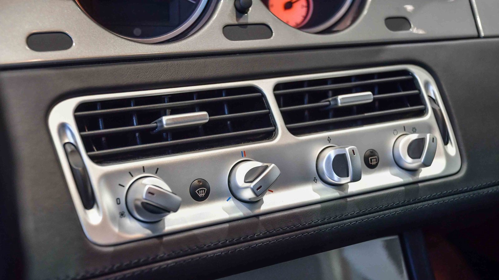 Used 2002 BMW Z8 image 36