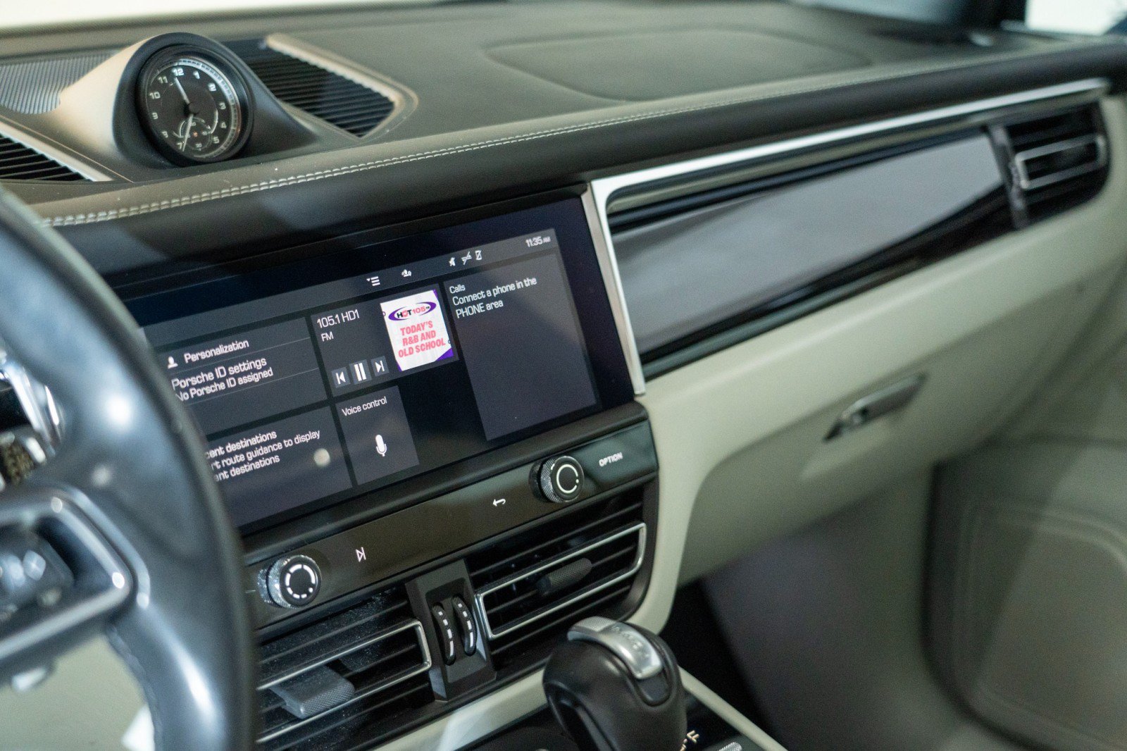 Certified 2023 Porsche Macan S AWD/4WD image 20