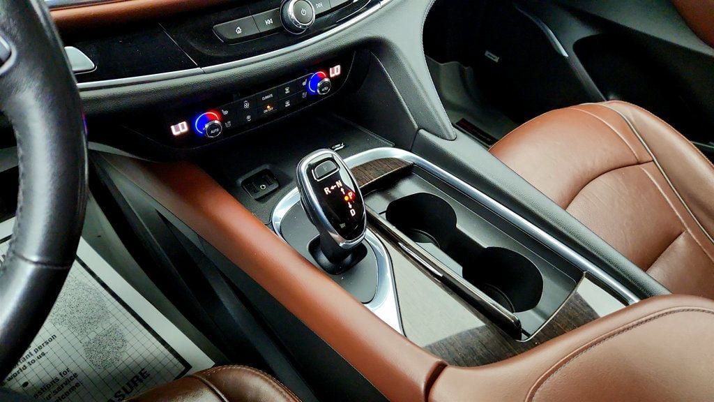 Used 2019 Buick Enclave Avenir FWD image 17