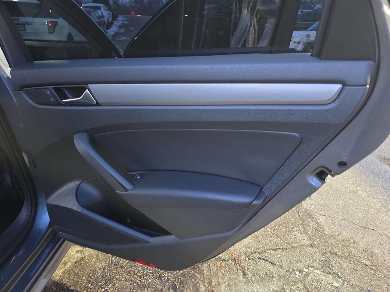 Used 2014 Volkswagen Passat TDI SE image 11