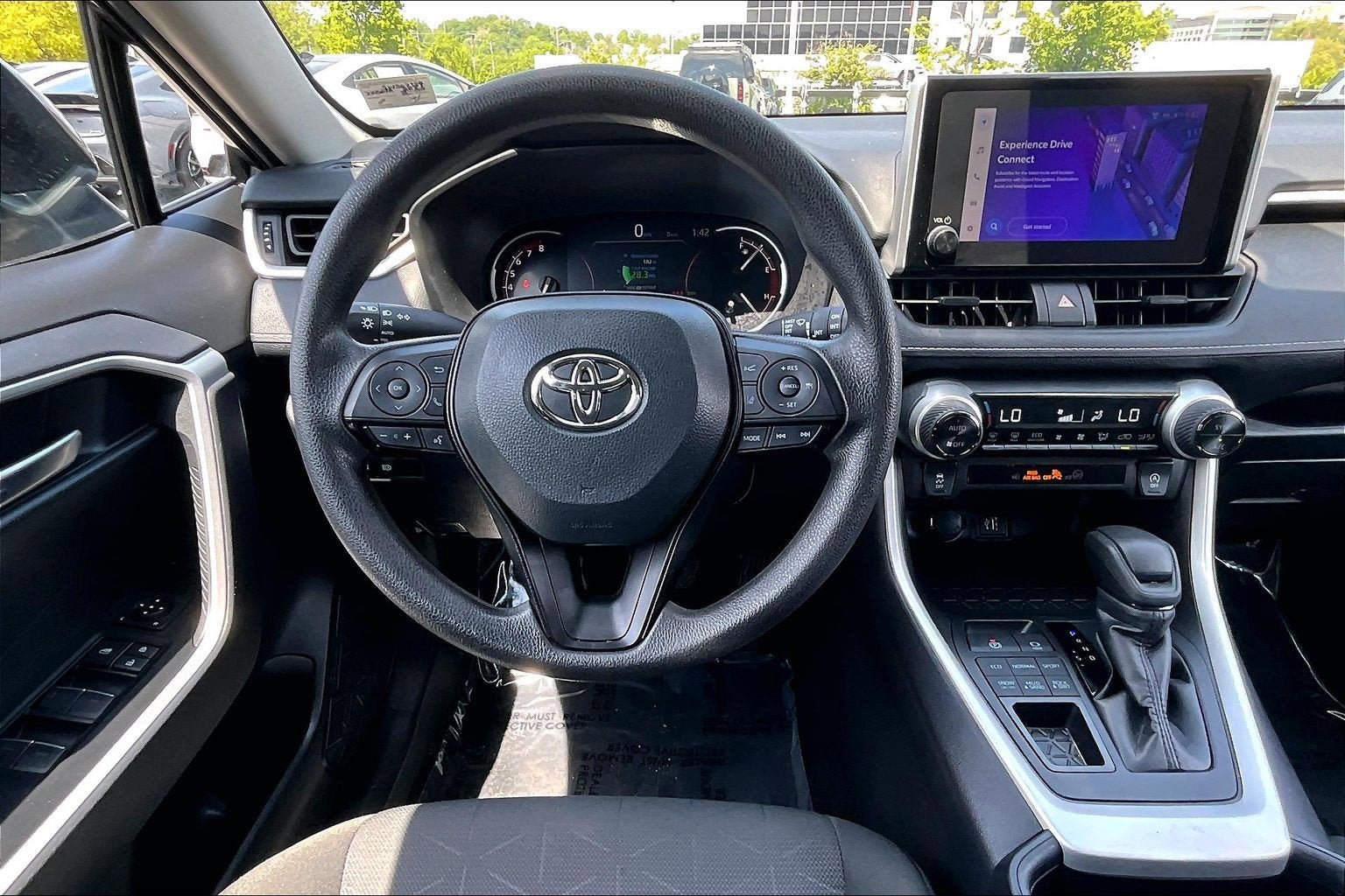 Used 2025 Toyota RAV4 XLE AWD/4WD image 5