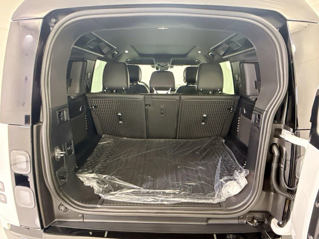 New 2026 Land Rover Defender 110 X-Dynamic SE AWD/4WD image 27
