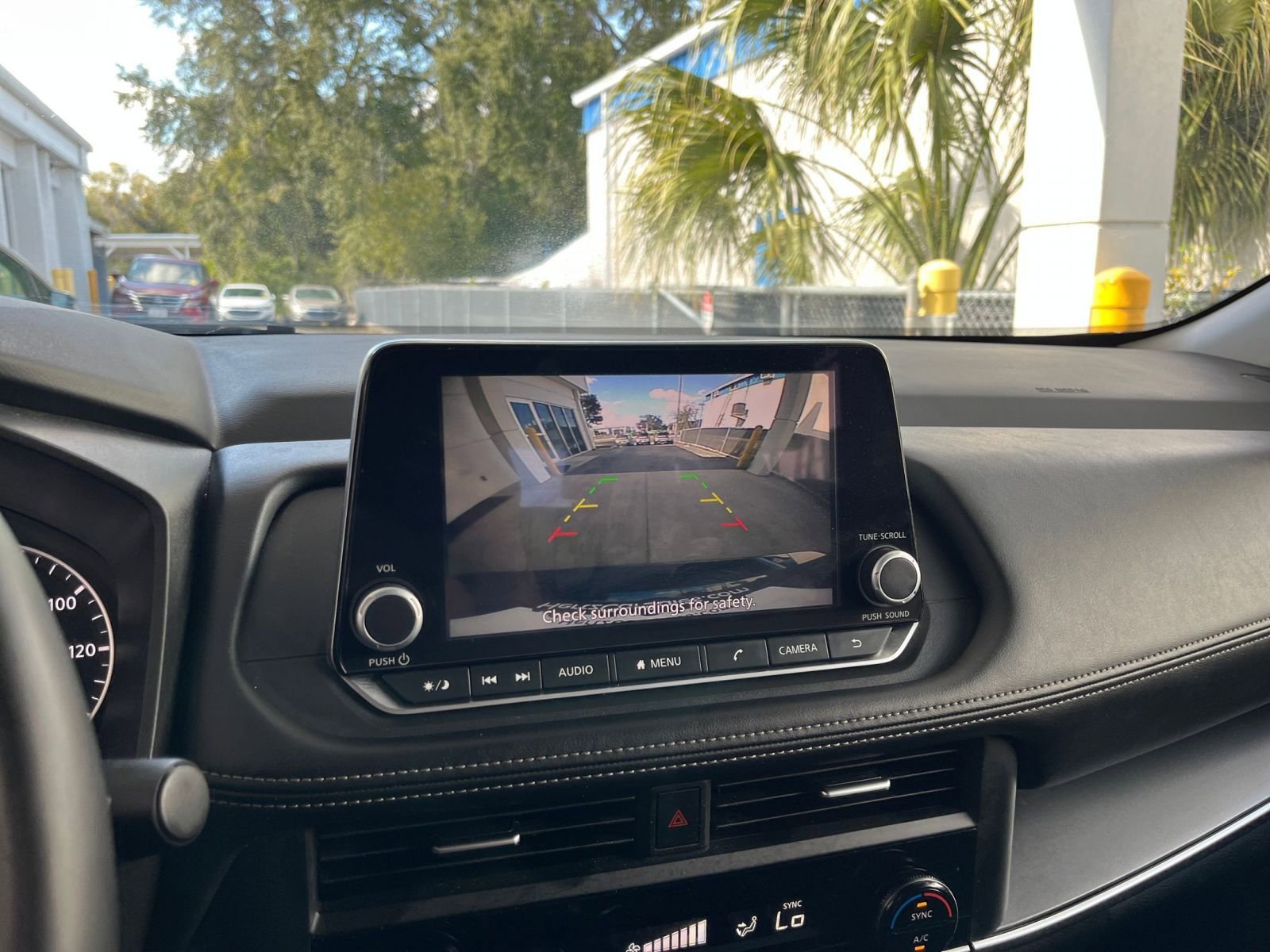 Used 2025 Nissan Rogue SV FWD image 25