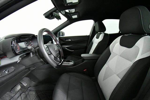 Used 2025 Chevrolet Trax RS w/ Driver Confidence Package image 5