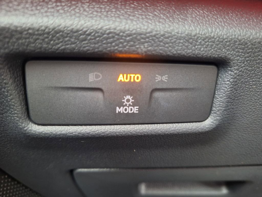 New 2026 Volkswagen Tiguan SE image 11