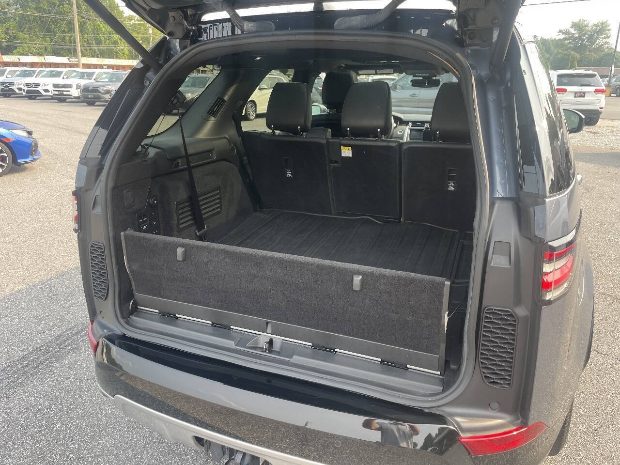 Used 2019 Land Rover Discovery HSE AWD/4WD image 24