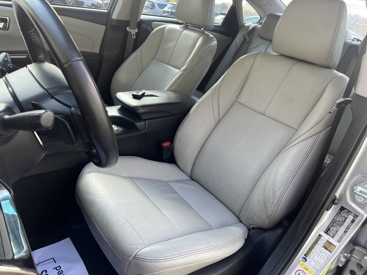 Used 2018 Toyota Avalon XLE image 9