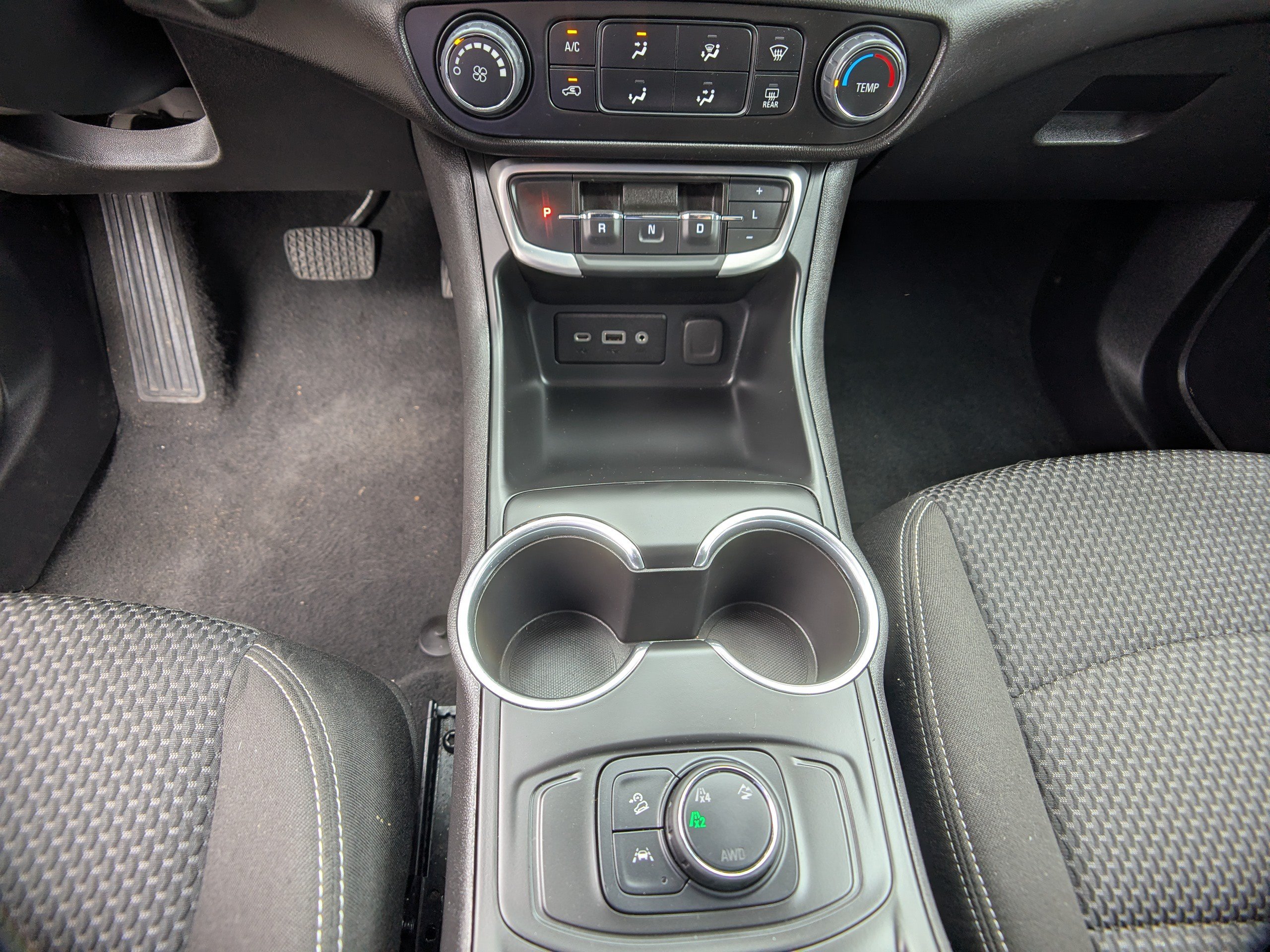Used 2024 GMC Terrain SLE AWD/4WD image 21