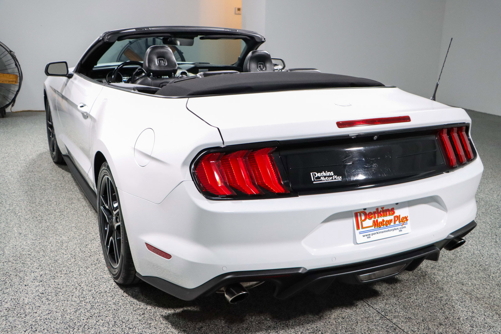 Used 2022 Ford Mustang Premium RWD image 9