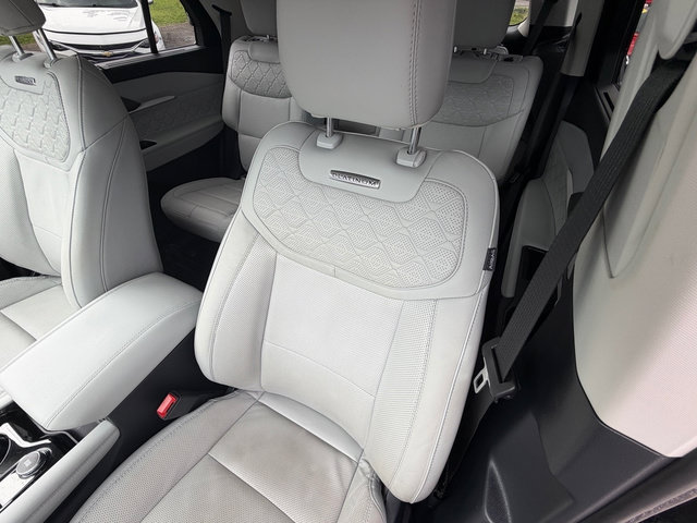 Used 2025 Ford Explorer Platinum AWD/4WD image 27