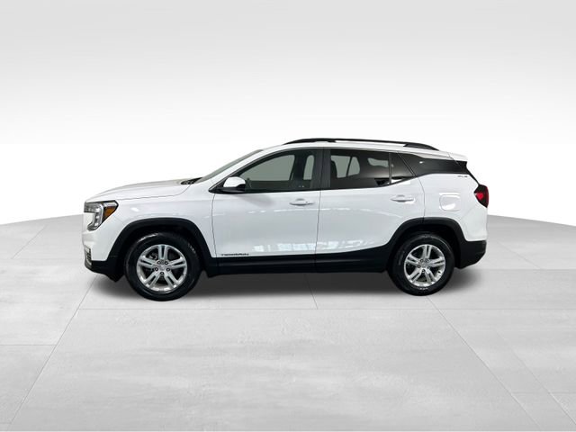 Used 2023 GMC Terrain SLE w/ Driver Convenience Package image 3