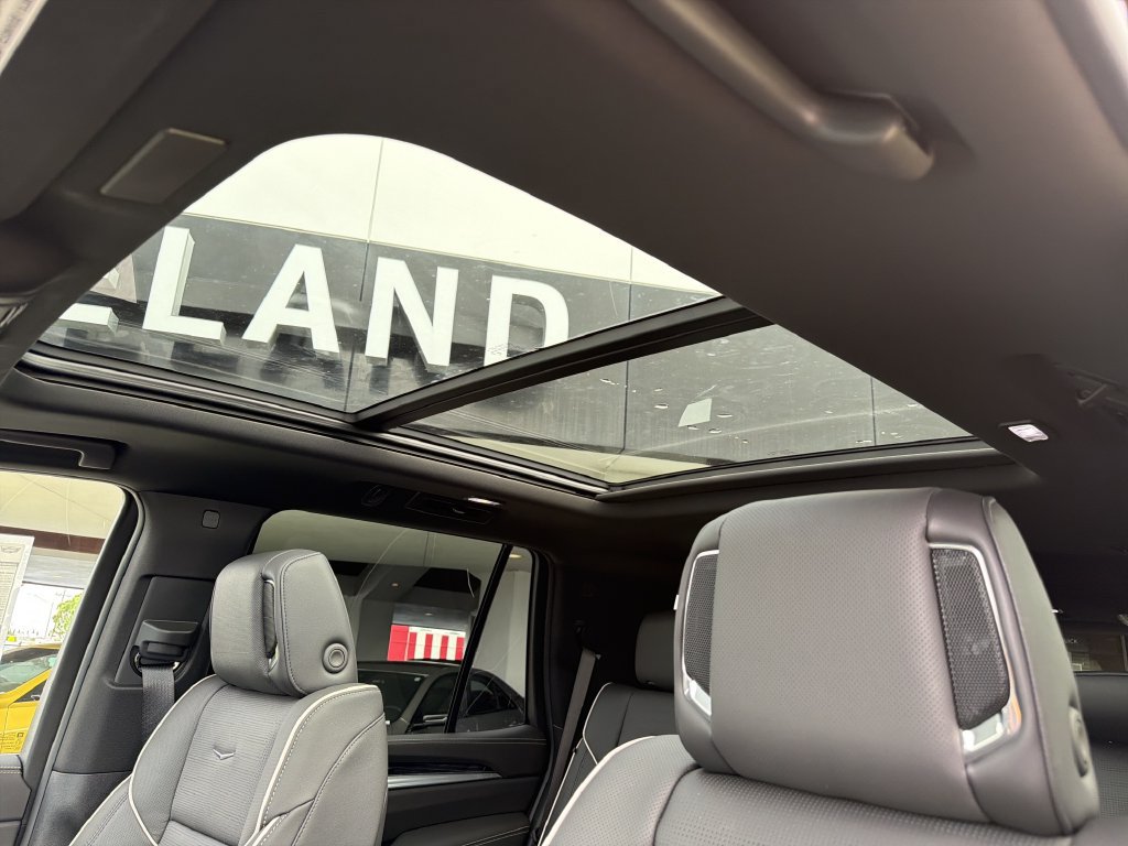 New 2027 Cadillac Escalade Sport w/ LPO, ONYX Package AWD/4WD image 25