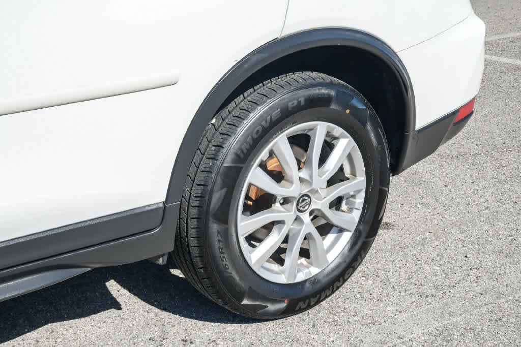Used 2020 Nissan Rogue SV FWD image 42