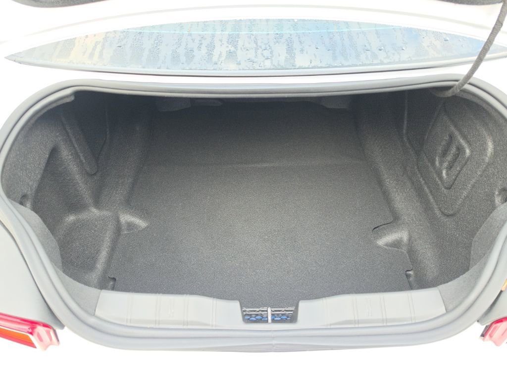 Used 2016 Chevrolet Camaro SS image 31