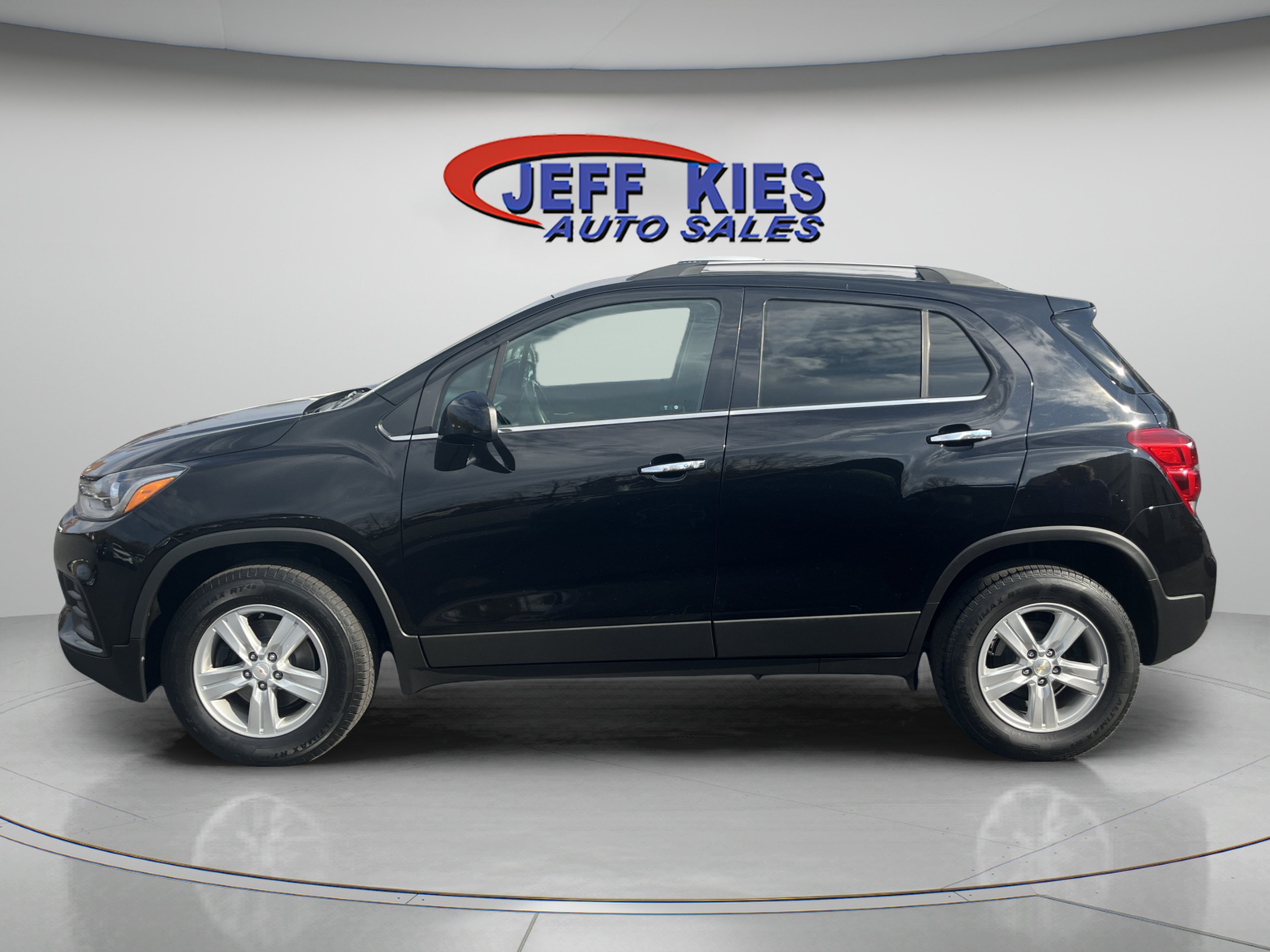Used 2020 Chevrolet Trax LT w/ LT Convenience Package AWD/4WD image 8