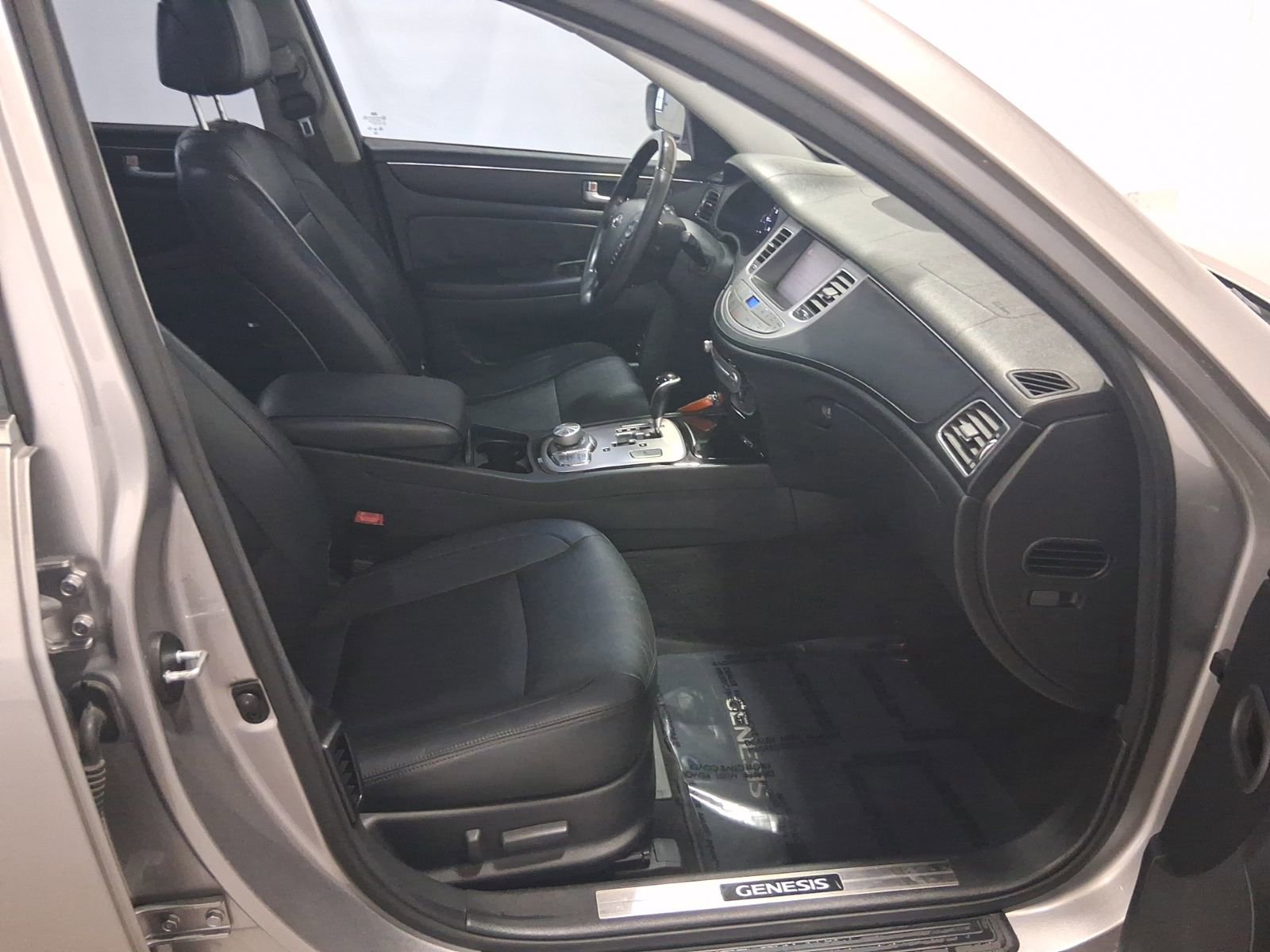 Used 2012 Hyundai Genesis 5.0 image 17