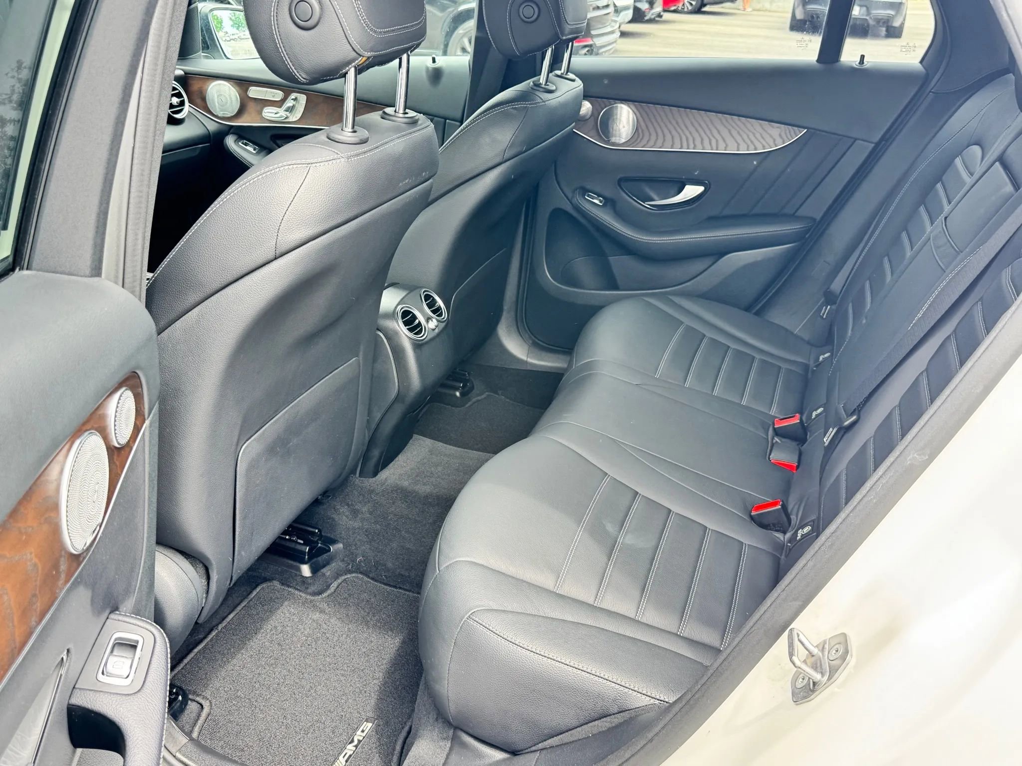 Used 2019 Mercedes-Benz GLC 300 4MATIC w/ Leather Seating Package image 11