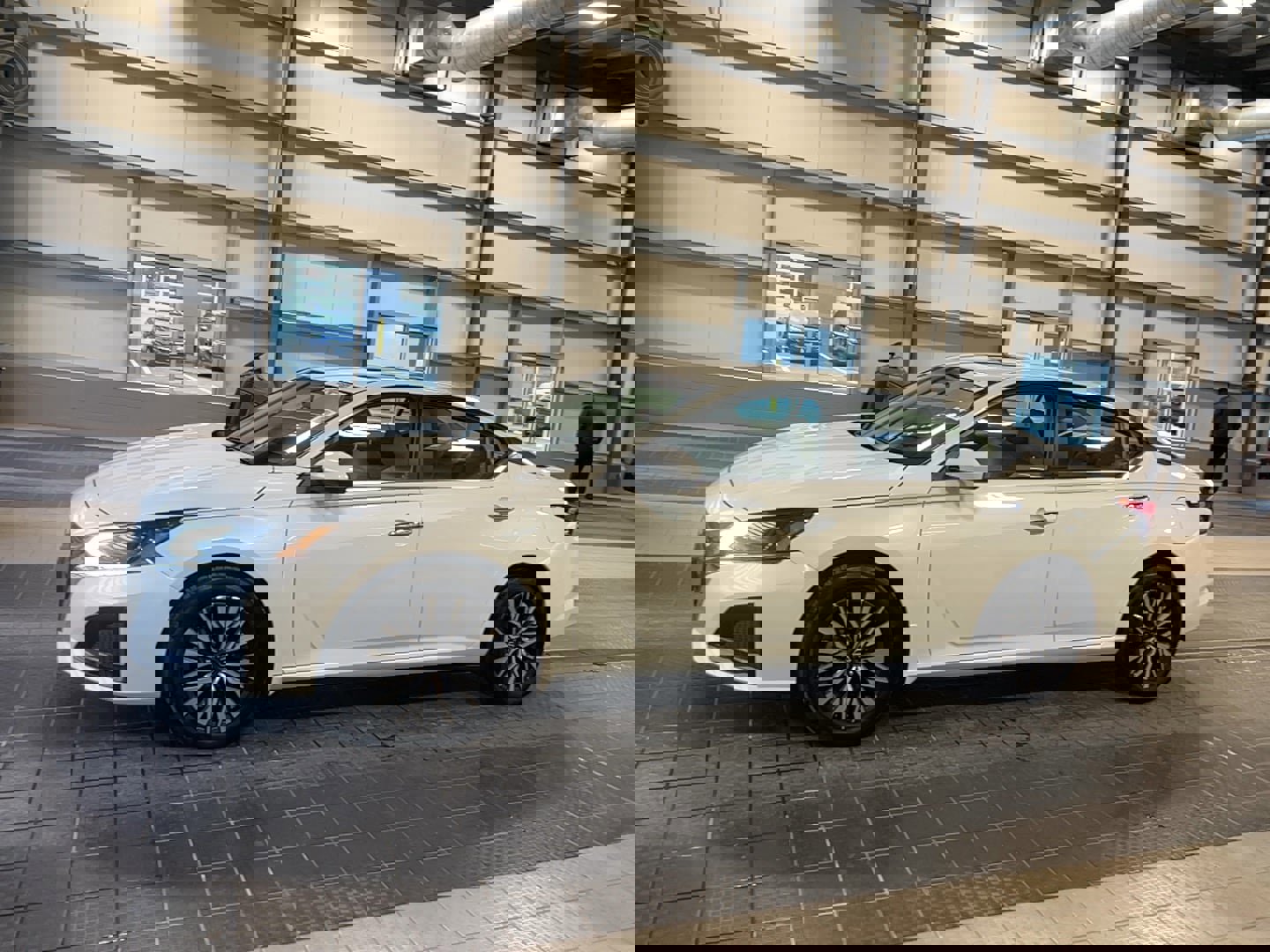 Used 2024 Nissan Altima 2.5 SV w/ SV Premium Package image 4