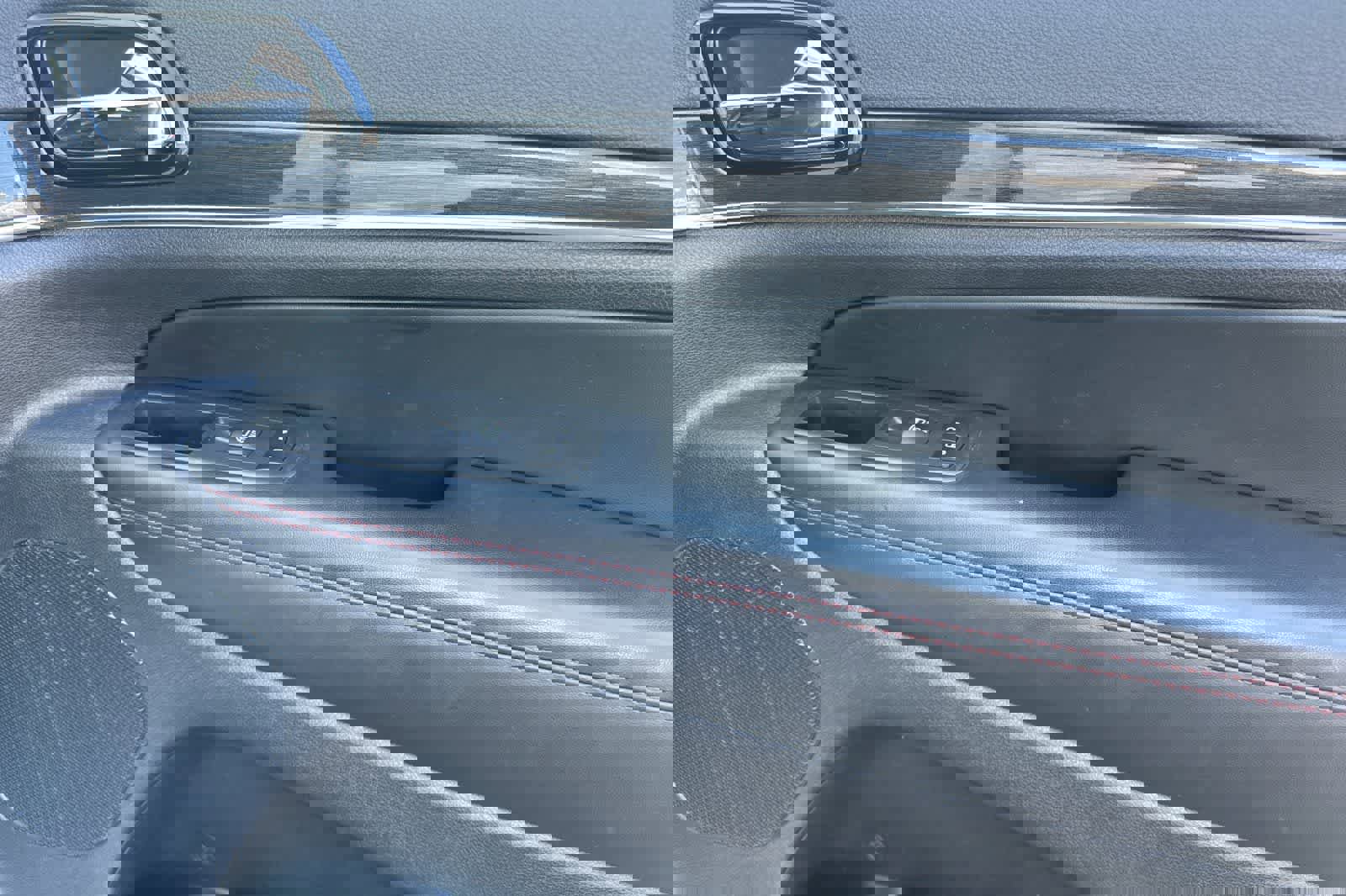 Used 2021 Jeep Grand Cherokee Trailhawk w/ Premium Lighting Group image 19