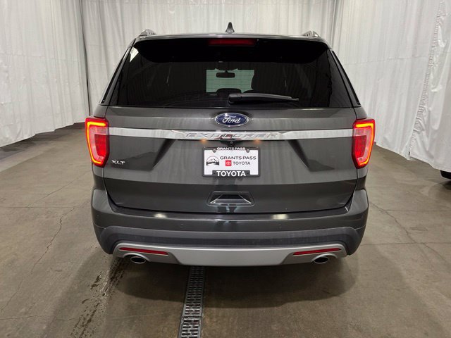 Used 2017 Ford Explorer XLT w/ Equipment Group 202A FWD image 6