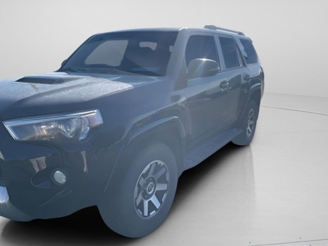 Used 2018 Toyota 4Runner SR5 AWD/4WD image 2