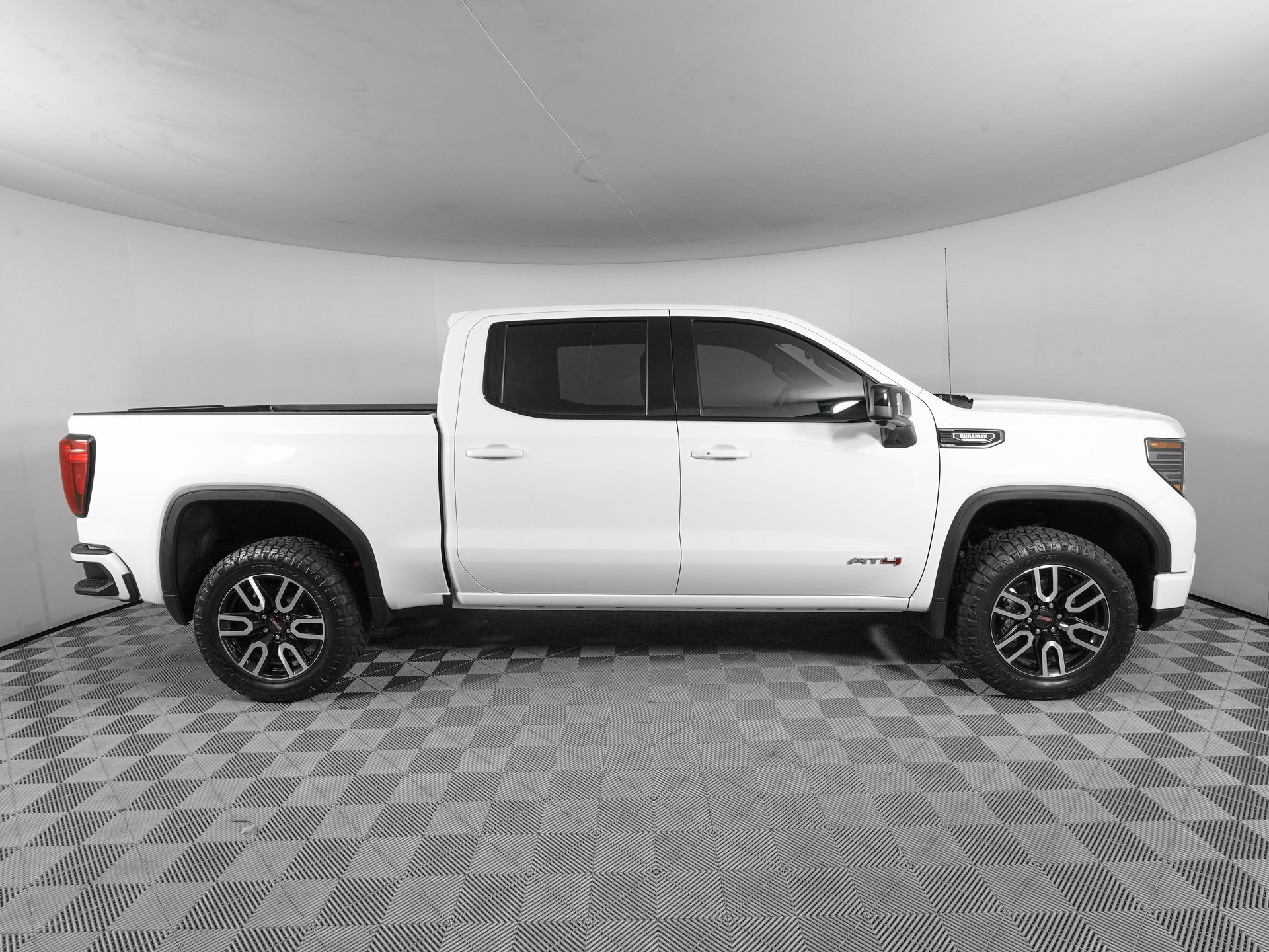 Used 2023 GMC Sierra 1500 AT4 w/ AT4 Premium Package image 4