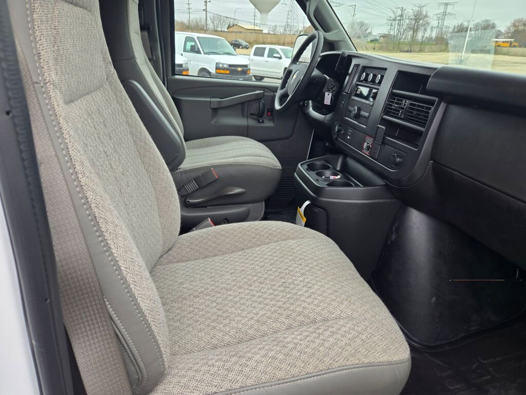 New 2026 Chevrolet Express 2500 image 4