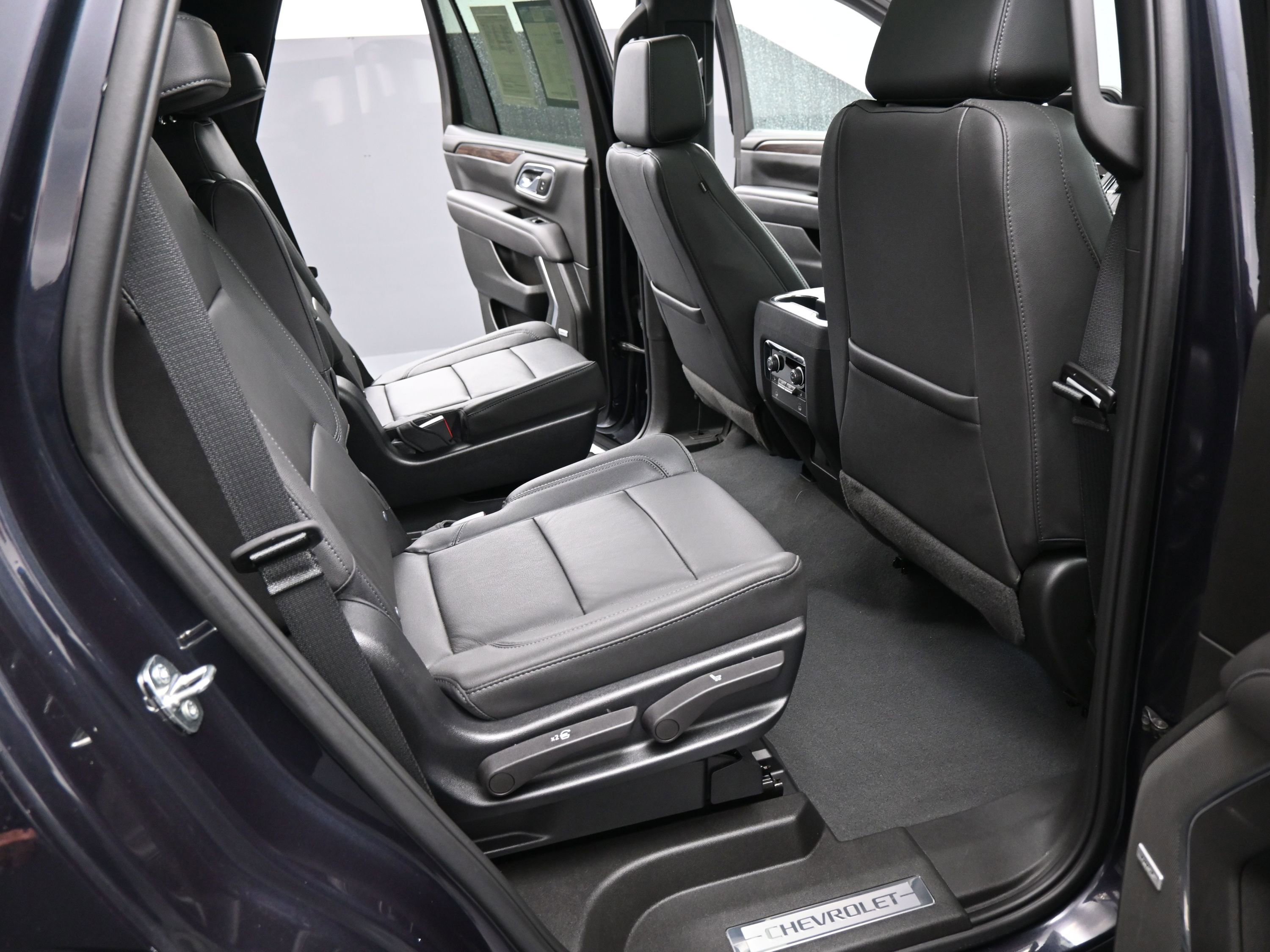 Used 2023 Chevrolet Tahoe Z71 w/ Luxury Package AWD/4WD image 19