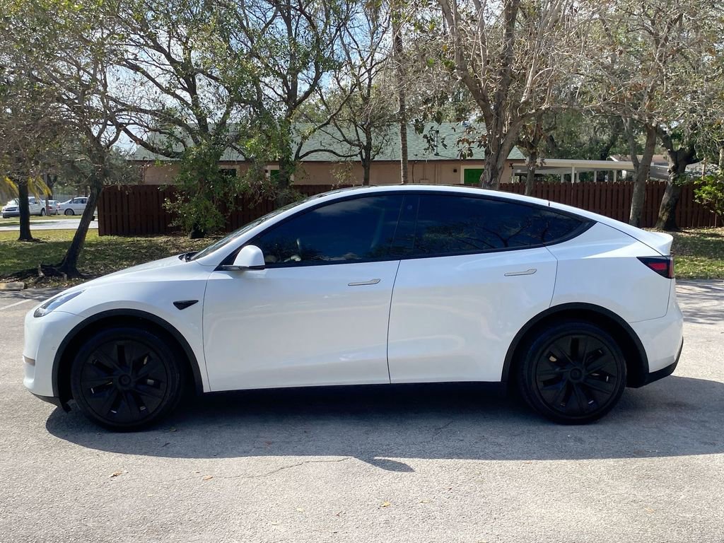 Used 2022 Tesla Model Y Long Range image 6