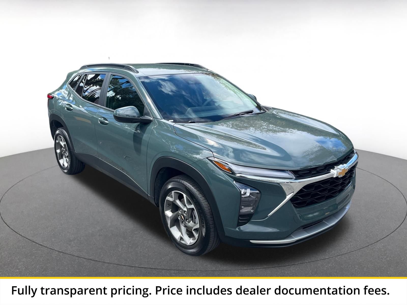 Used 2025 Chevrolet Trax LT FWD image 1