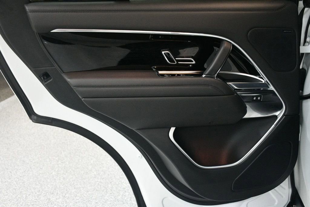 Used 2023 Land Rover Range Rover SE image 25