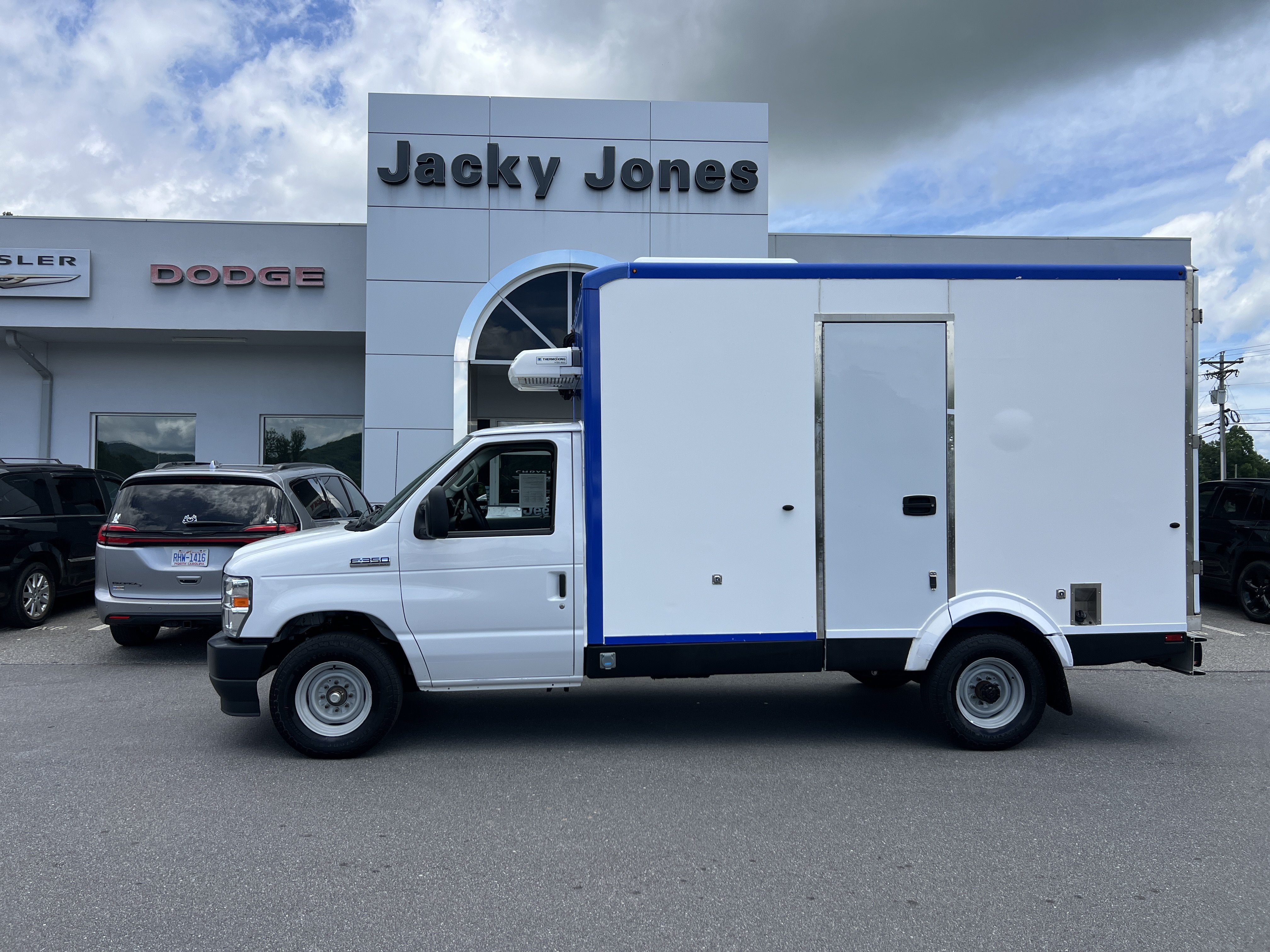 Used 2023 Ford E-350 and Econoline 350 Super Duty w/ Power Windows & Locks Group RWD image 1