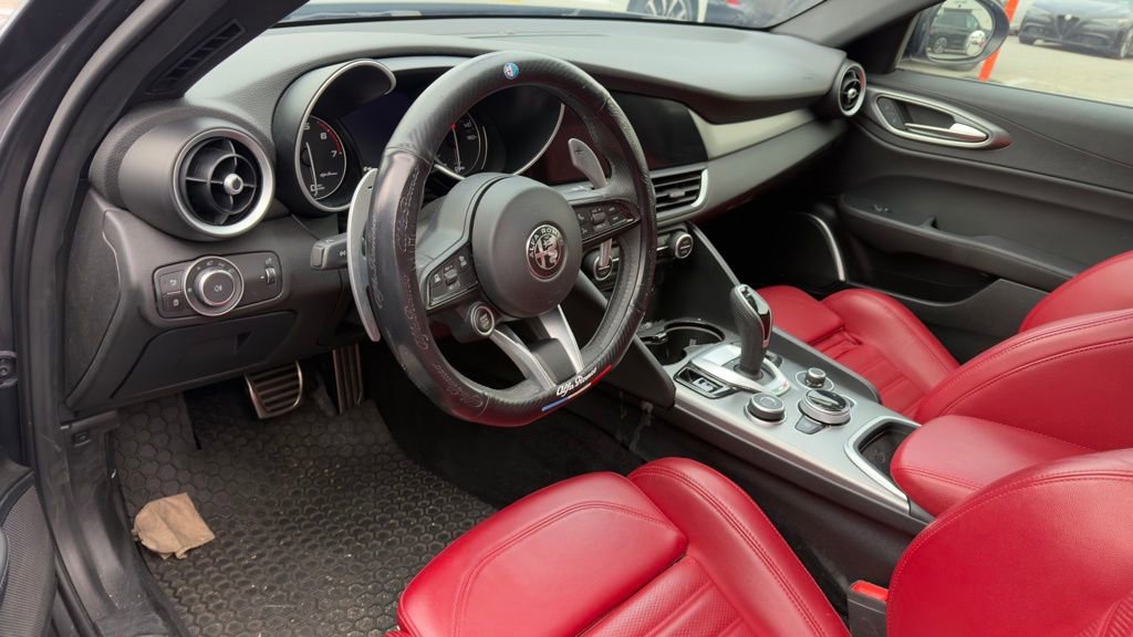 Used 2022 Alfa Romeo Giulia Veloce image 6