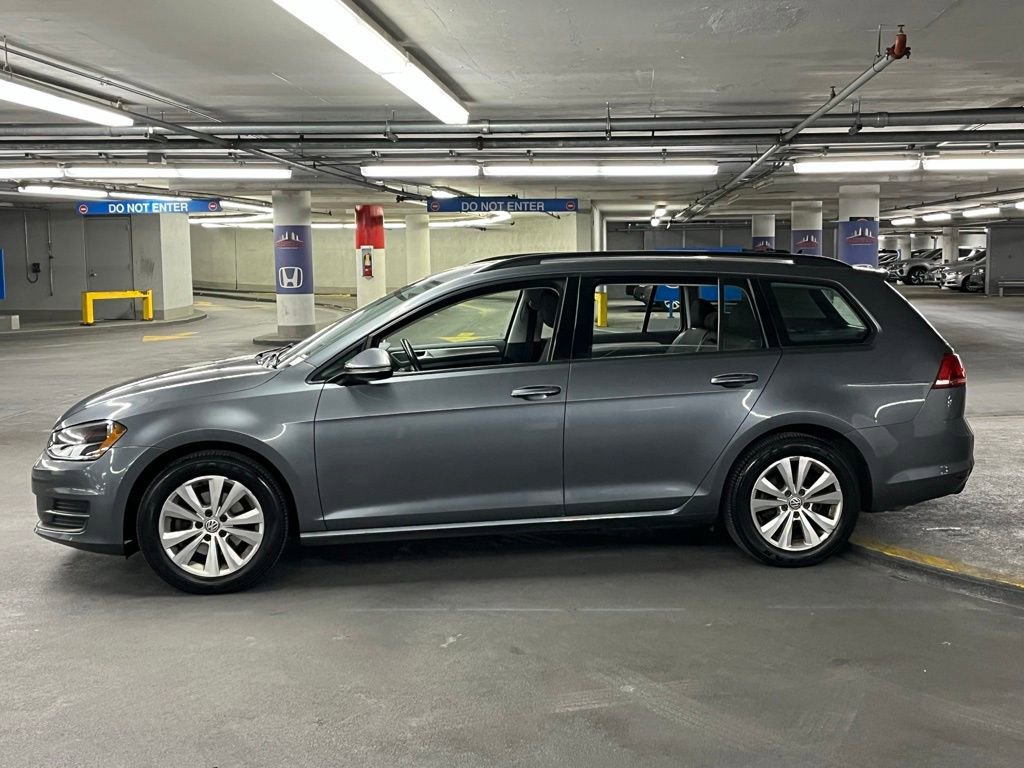 Used 2017 Volkswagen Golf S image 28