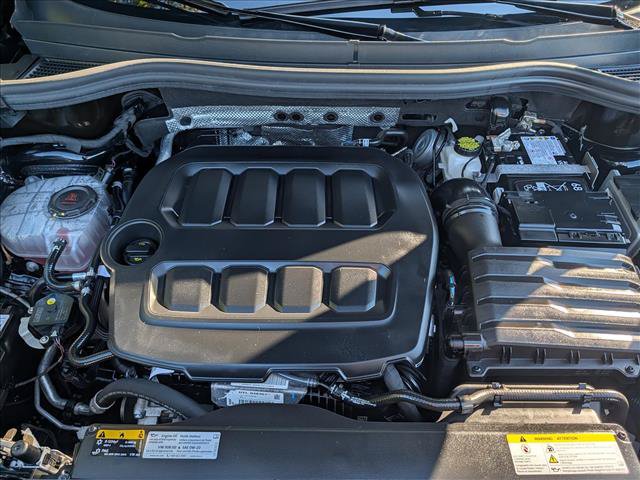 Certified 2025 Volkswagen Tiguan SE AWD/4WD image 10