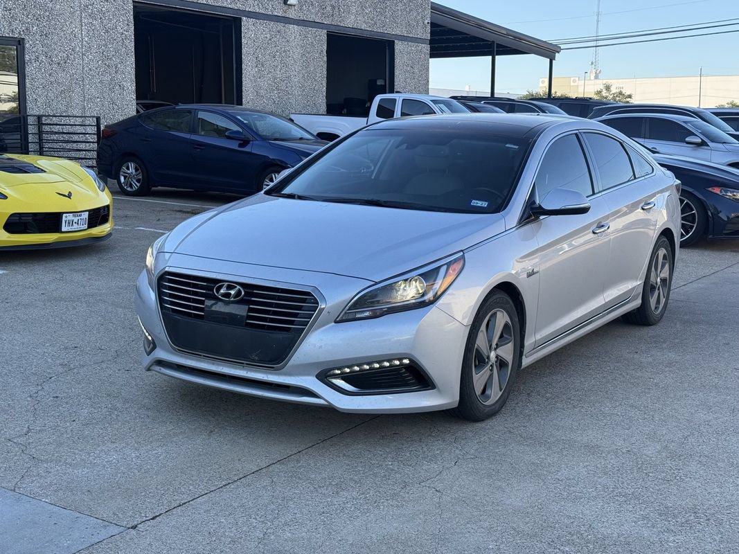 Used 2016 Hyundai Sonata Limited w/ Option Group 02 FWD image 3