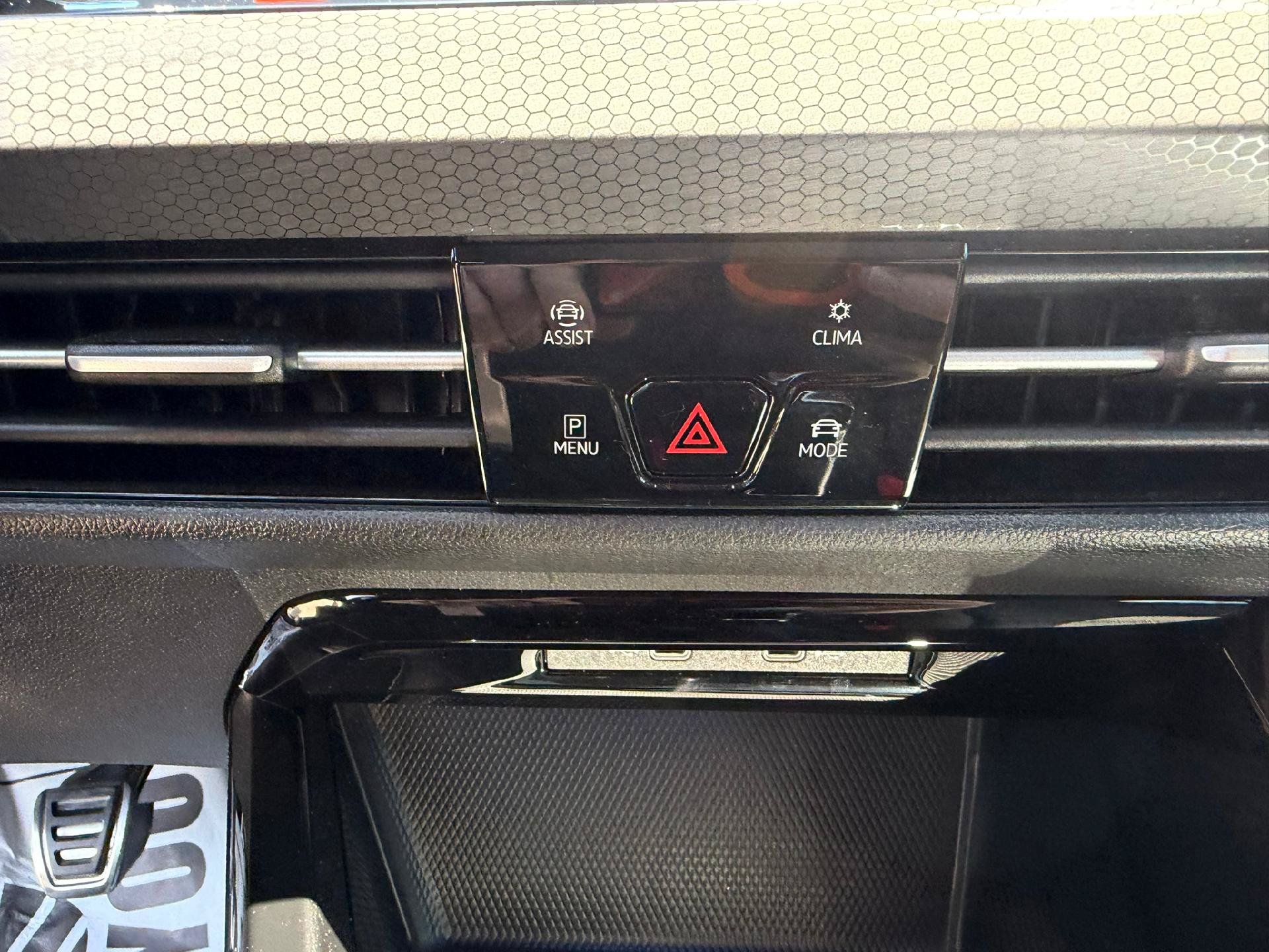 Used 2024 Volkswagen GTI SE FWD image 23