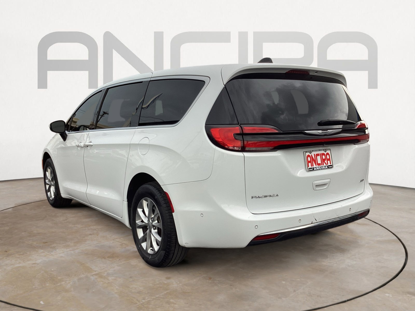 Used 2023 Chrysler Pacifica Touring-L AWD/4WD image 12
