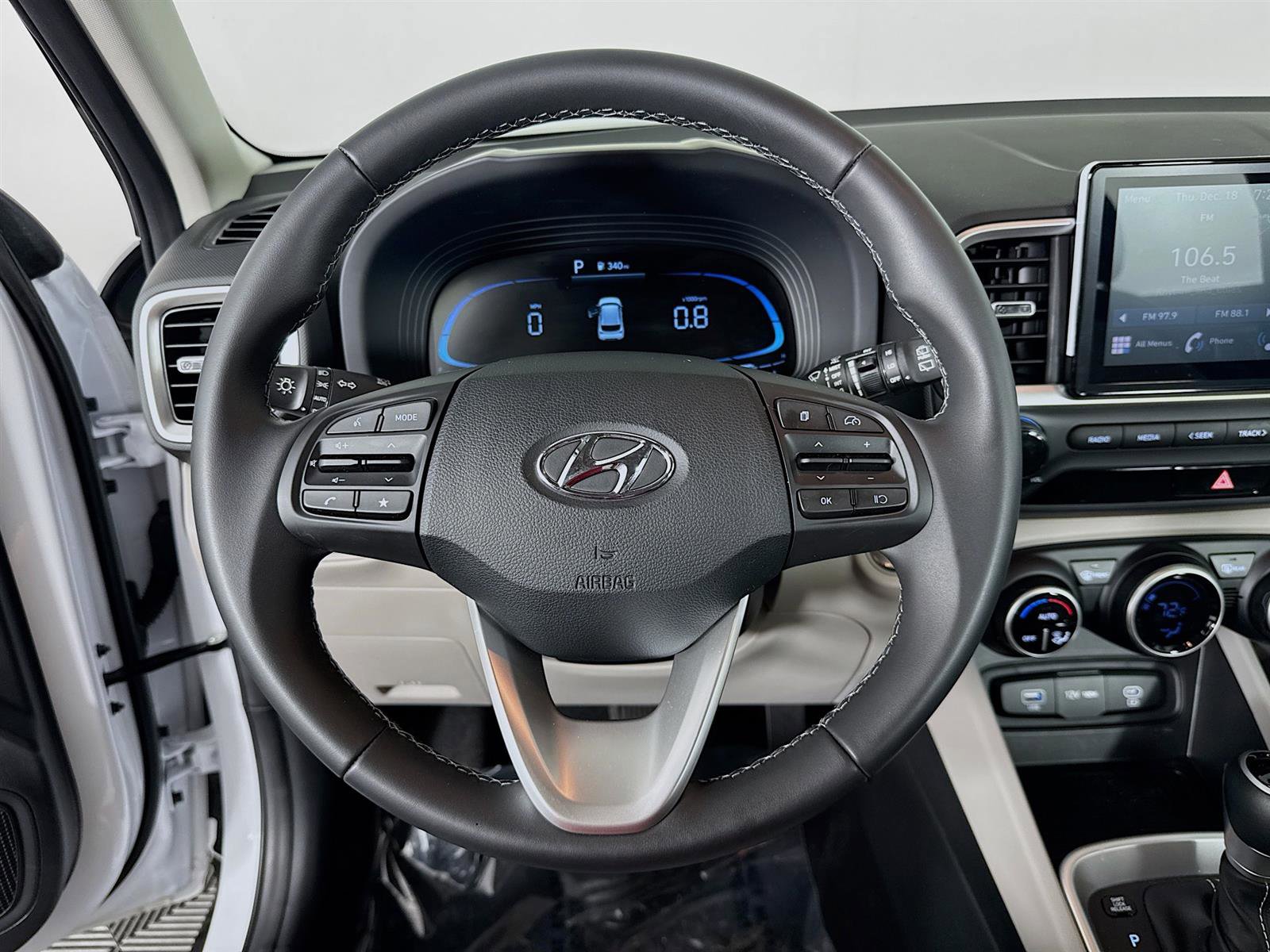 Certified 2025 Hyundai Venue SEL image 12