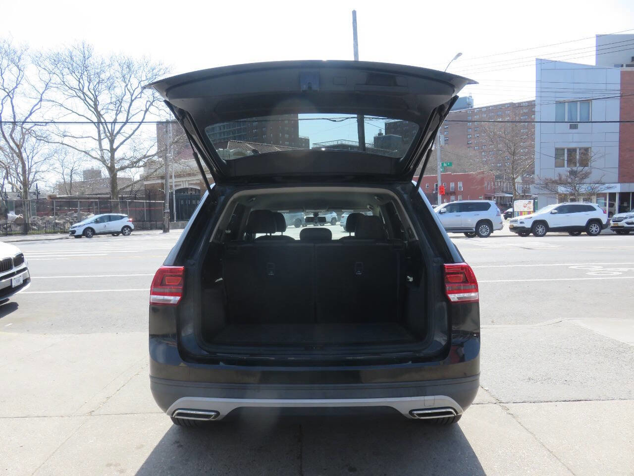 Used 2018 Volkswagen Atlas SE image 25